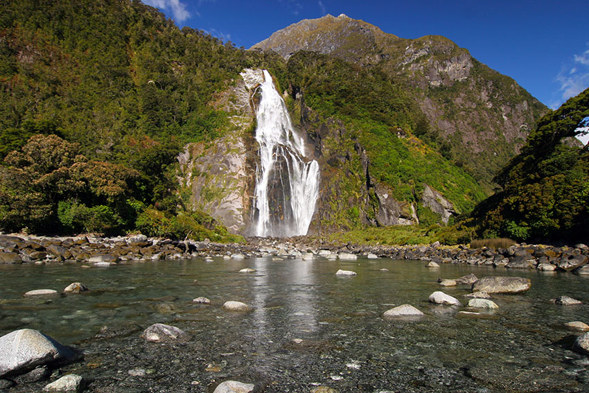 Milford Sound Bowen waterfalls