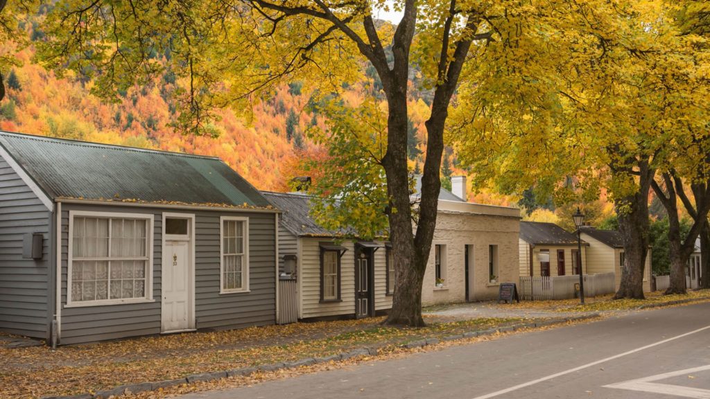 Arrowtown cottages and street