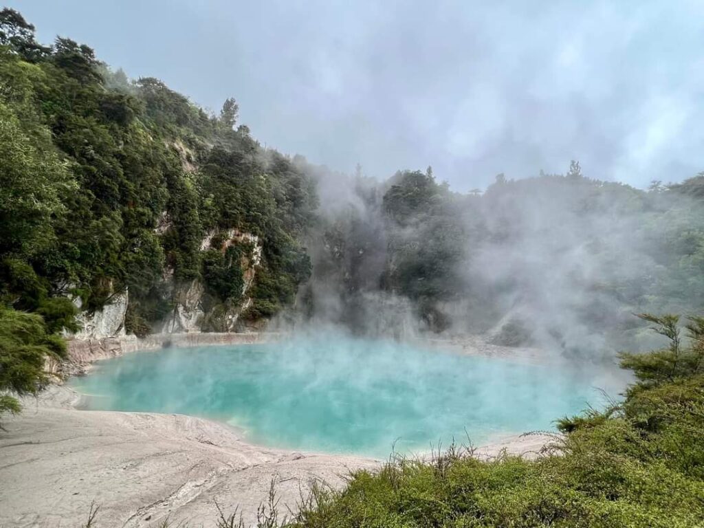 Inferno Crater Lake, Waimangu Valley